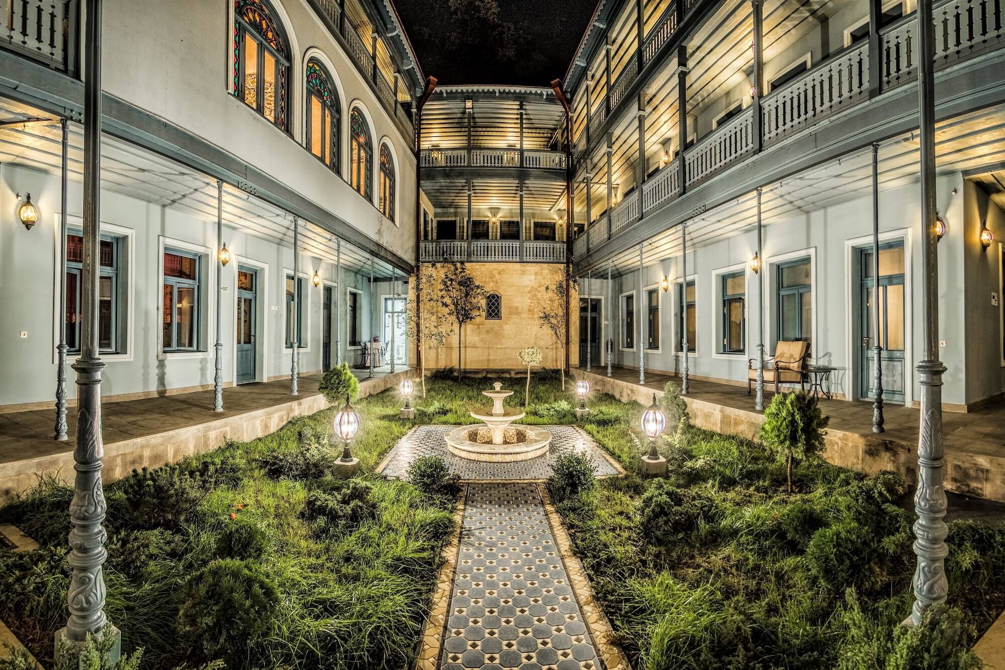 Hotel Golden Tulip Bordschomi Exterior foto